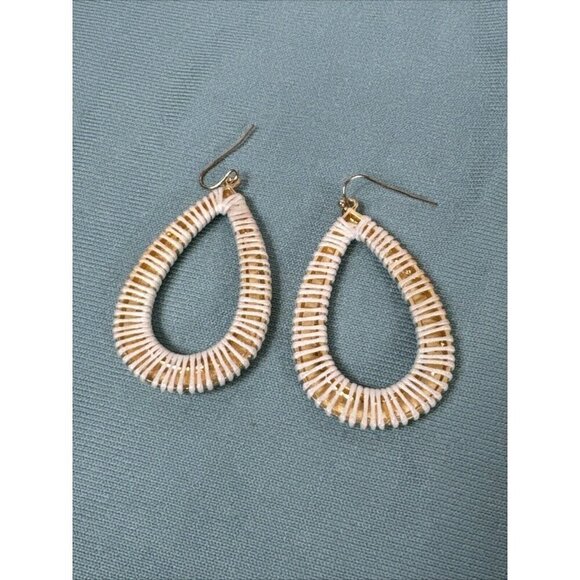 Gold Tone Teardrop Thread Wrapped Shepherd Hood Earrings Gold Creme Fashion - Picture 5 of 7